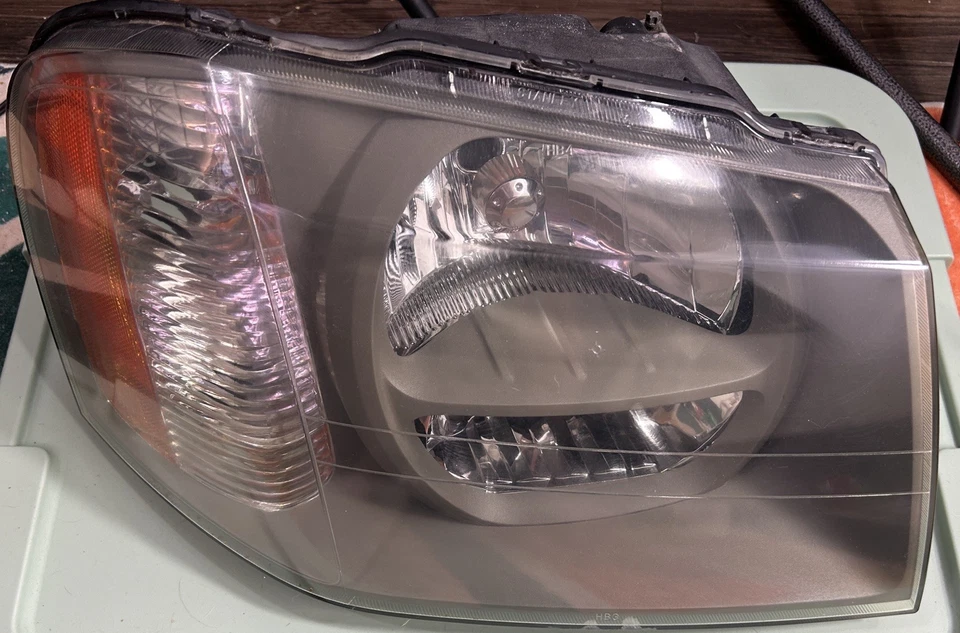 Conjuntos de faros Isuzu Ascender/GMC Envoy izquierda y derecha Foto 2 de 4