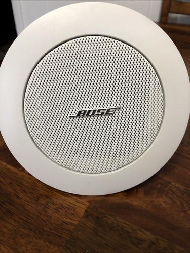 Altavoces blancos X2 Bose 6,25" FreeSpace 2 Satellite 8 OHMS montaje empotrado usados - Imagen 2 de 7