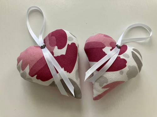 2 x Corazones Colgantes Laura Ashley - Emma Cassis Hechos a Mano - Imagen 2 de 3