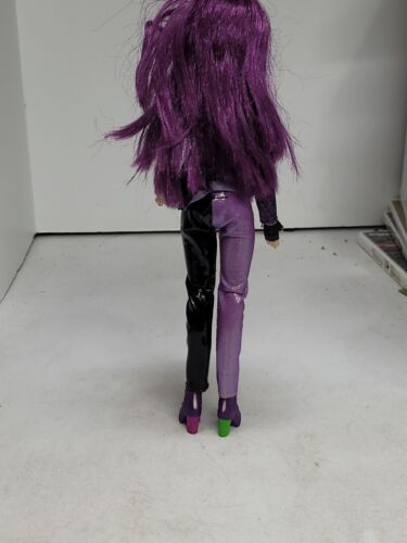 Muñeca de mar encantada Disney Descendants 2 Mal cuerpo articulado Hasbro con ropa - Imagen 7 de 8