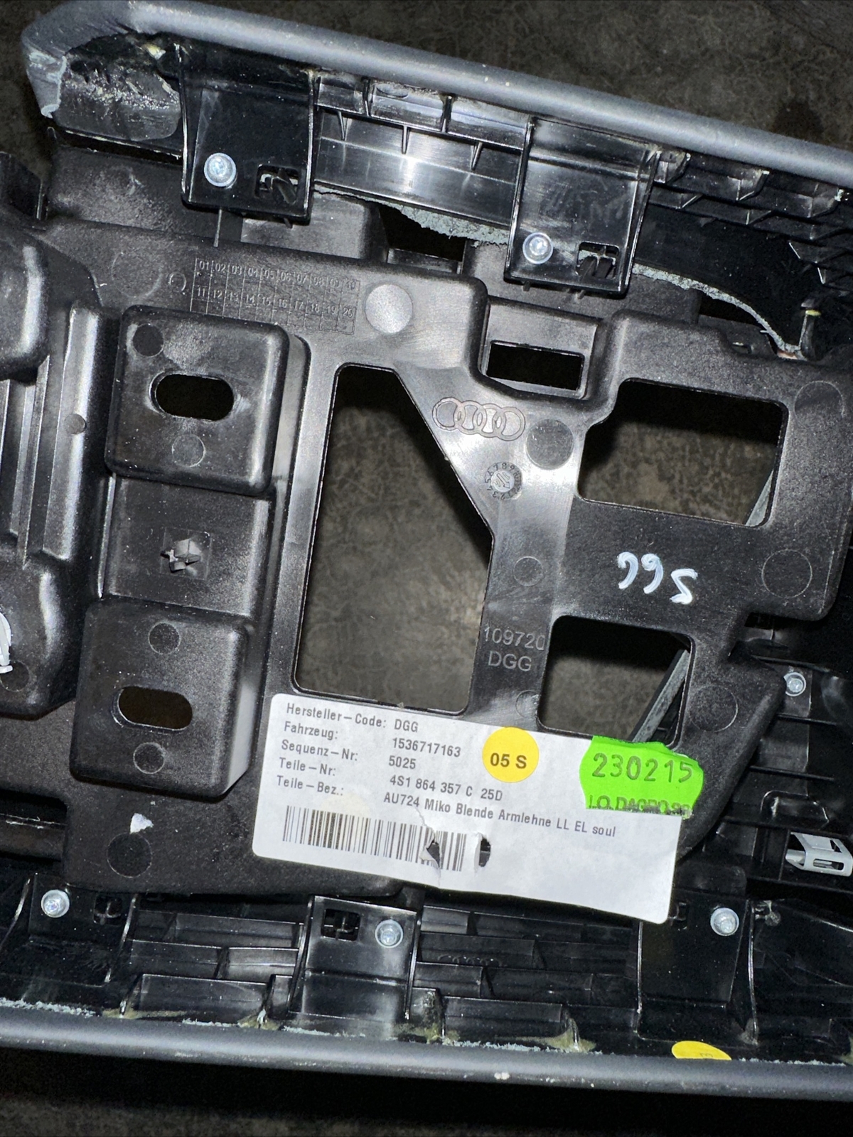17-19 AUDI R8 CENTER CONSOLE TRIM OEM 4S1-864-357-D-25D (Black) No Broken Clips