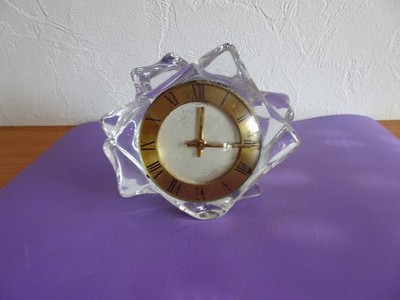 Tischuhr ''Hour Lavigne'' mit Glassockel sign. Schneider France
