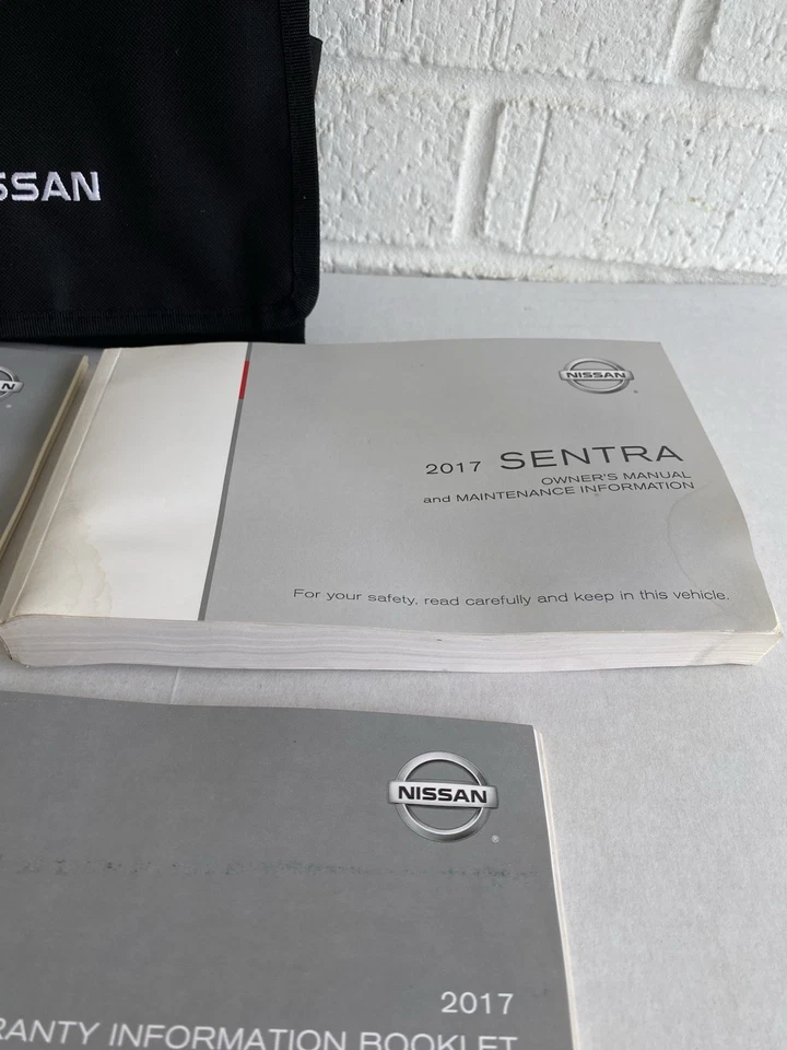 Conjunto manual do proprietário Nissan Sentra 2017 com livreto de garantia e estojo fabricante de equipamento original - Imagem 2 de 4