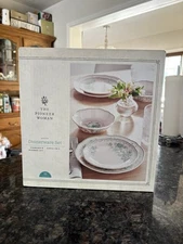 12-Piece Stoneware Dinnerware Set – The Pioneer Woman Agatha, Green