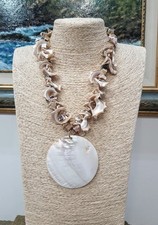 BIGIOTTERIA DONNA C141 COLLANA GIROCOLLO CON PENDENTE CONCHIGLIE E  RESINA
