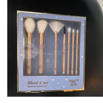 Holler and Glow Blend It Out 7-Piece Makeup Brush Set Fan Shape Gold Pink