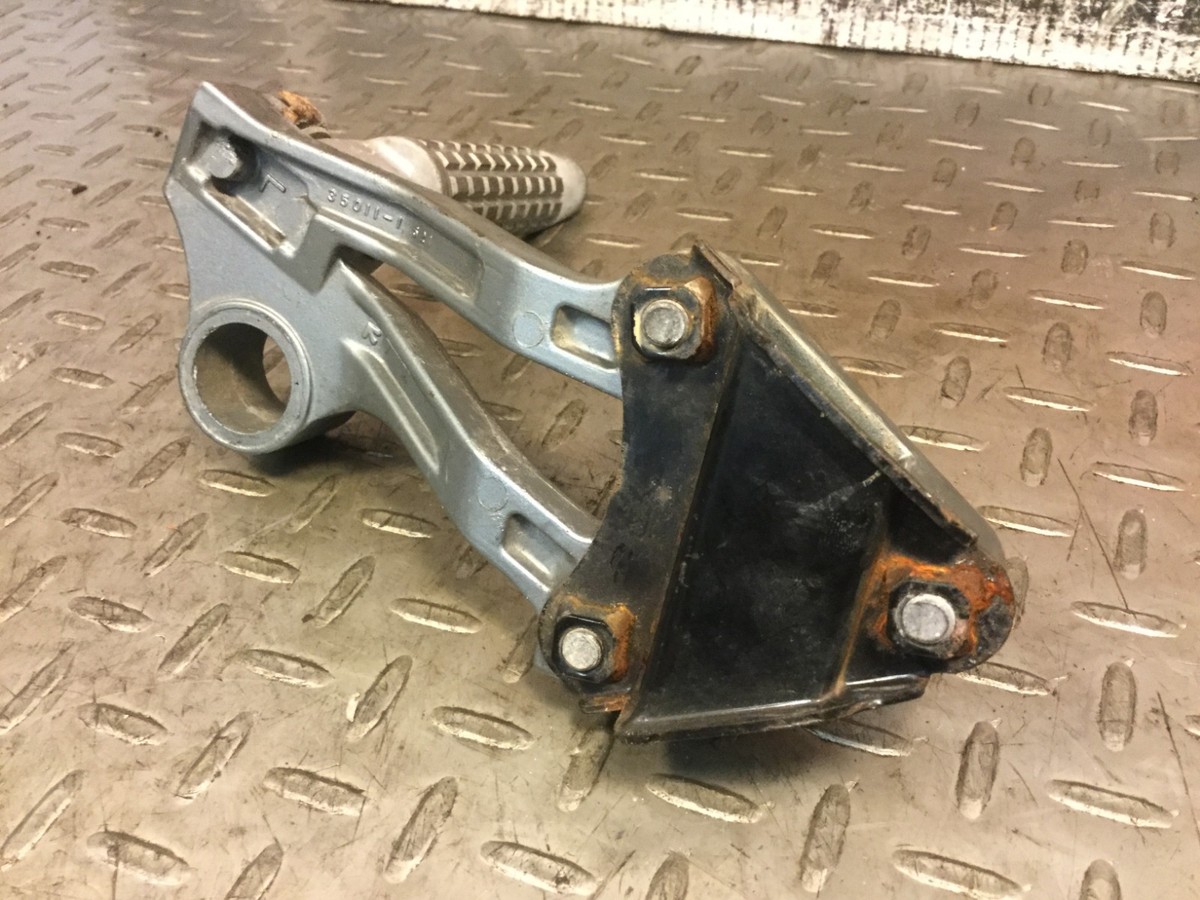 お客② 11足 1991 Kawasaki Ninja ZX11 ZX-11 Rear Right Passenger Foot Peg