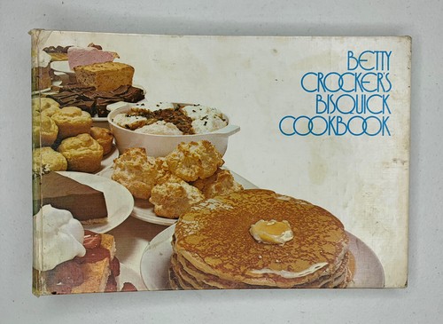 1977, Betty Crocker's Bisquick Cookbook, Sixth Printing 3-ring Vintage Baking