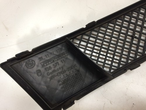 BMW 1 E82 vorne Stoßstange unten Mitte Gitter 51117178710 7178710