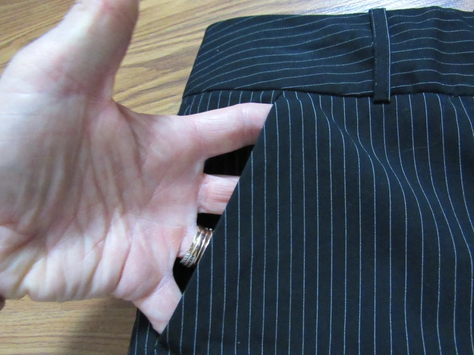 WORTHINGTON, BERMUDA MUJER NEGRO/BLANCO POLI FRONTAL PLANO RAYAS, TALLA 4 Foto 4 de 4