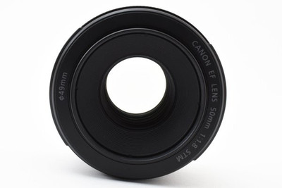 Canon CANON EF 50mm F1.8 STM with front and rear caps 1084