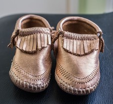 minnetonka baby girl gold solid leather moccasin US size 3