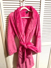  VICTORIA'S SECRET Short Cozy Plush ROBE Size    M/L  Pink 