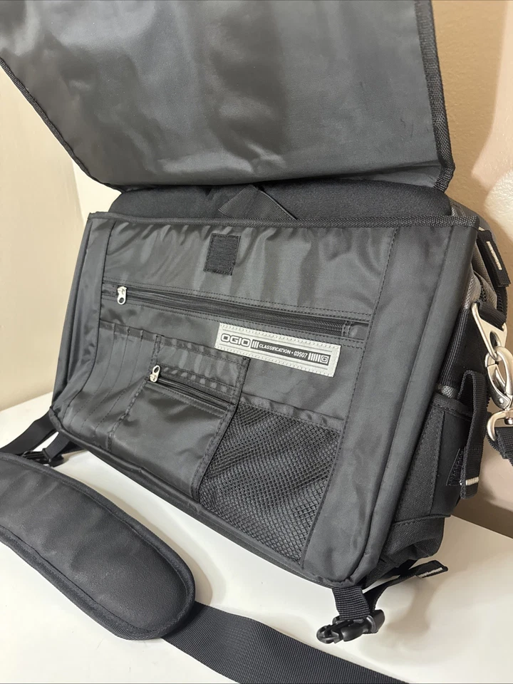 Bolsa carteiro OGIO Laptop classificação 03507 compatível com laptop de 17 pol. - Nova com etiquetas - Imagem 2 de 4