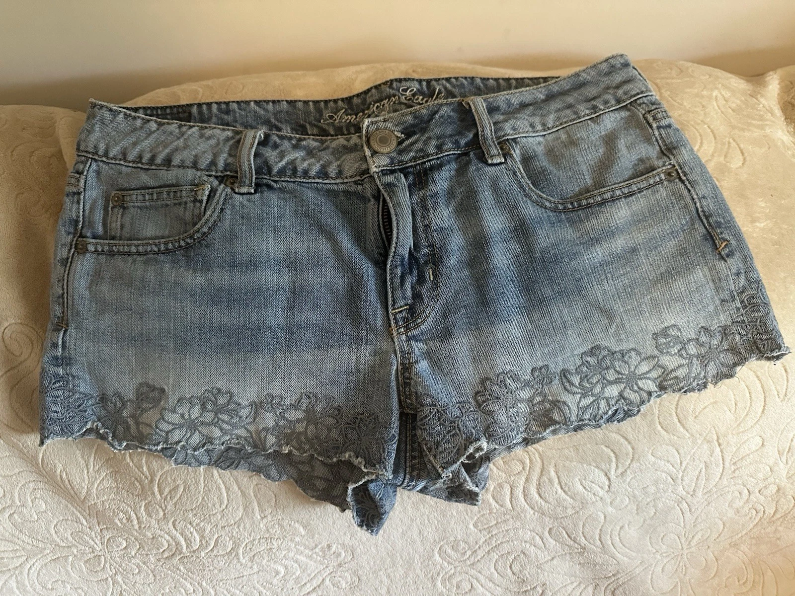 American Eagle Daisy Dukes Denim Shorts 34” Waist Sz 12 Embroidered 5 Pockets