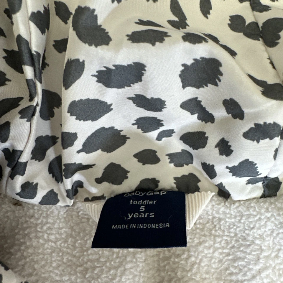 Baby Gap Kids White and Black Hoodie Leopard Spots Winter Puffer Coat Size 5 - Image 2 of 4