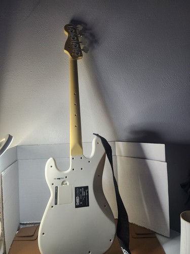 Rock Band Fender Precision Bass Wired Guitar 9806 Xbox 360 FULLY TESTED! - Picture 4 of 7