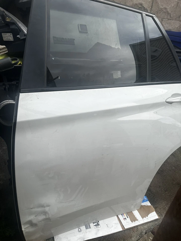 BMW X5 F15 2014 2015 2016 2017 2018 LADO DEL CONDUCTOR IZQUIERDO PUERTA TRASERA CARCASA FABRICANTE DE EQUIPOS ORIGINALES 14-18 Foto 2 de 3