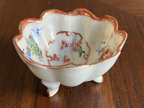 Antique Delicate Hand Painted Asian Design 3 Footed Porcelain Trinket Bowl - Picture 3 of 9
