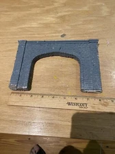 HO Single Track Stone Tunnel Portal w/ Box Arch (TJT521)