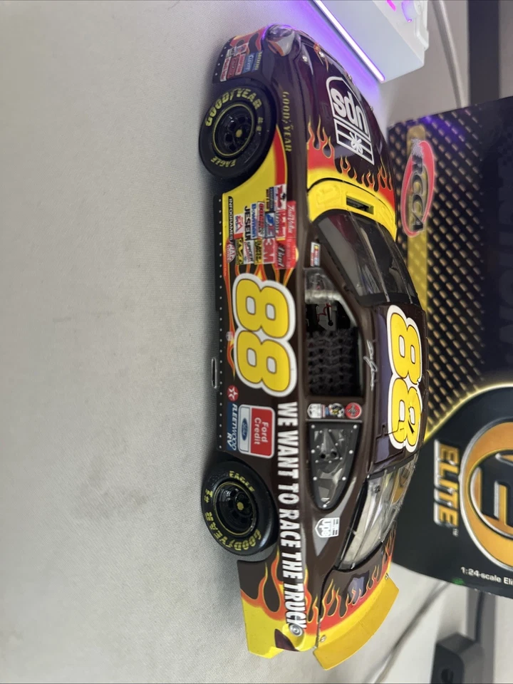 Dale Jarrett #88 UPS Race The Truck 2001 1/24 acción Nascar diecast Foto 4 de 4