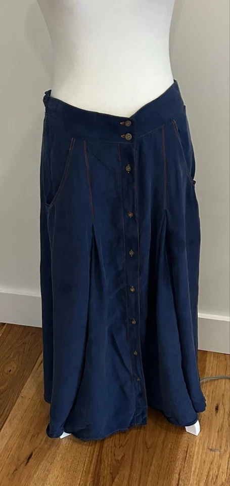 Maxi falda pequeña para mujer Sunny Leigh azul marino 100 % seda con botones delanteros Foto 2 de 4