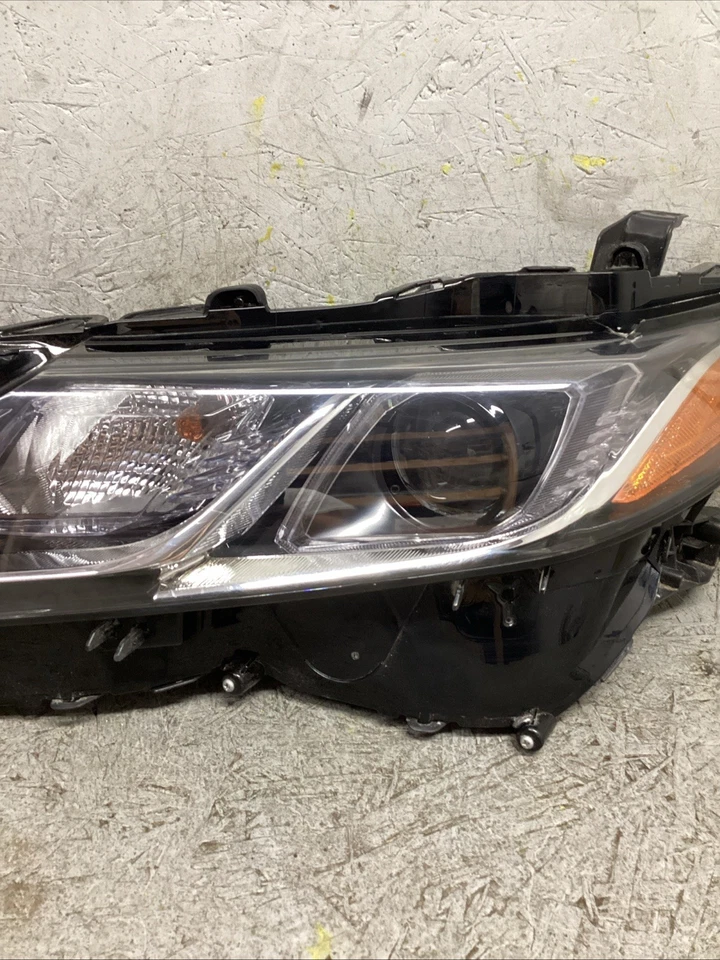 FAROL LATERAL ESQUERDO DO MOTORISTA AFTERMARKET 2018-2024 TOYOTA CAMRY LH SEM ACABAMENTO PRETO - Imagem 3 de 4
