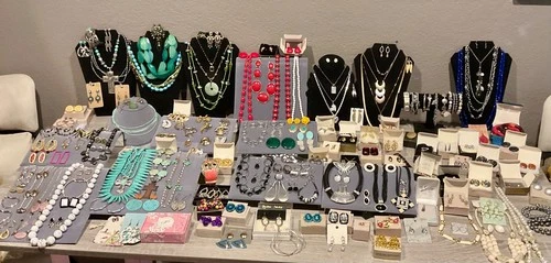 Vintage-Now  170+ pcs Huge Costume Jewelry Lot 10 lbs Avon All wearable Signed