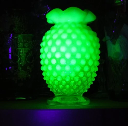 VINTAGE FENTON YELLOW TOPAZ VASELINE HOBNAIL SMALL GLASS VASE  URANIUM GLOWS! #2