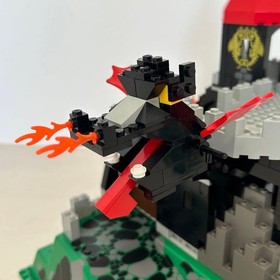 LEGO 6082 Castle Fire Breathing Fortress Magic Dragon