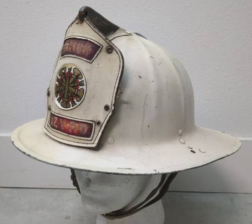 Vintage Cairns Flint Flex Fire Chief Firefighter Helmet w/ Leather Badge White M