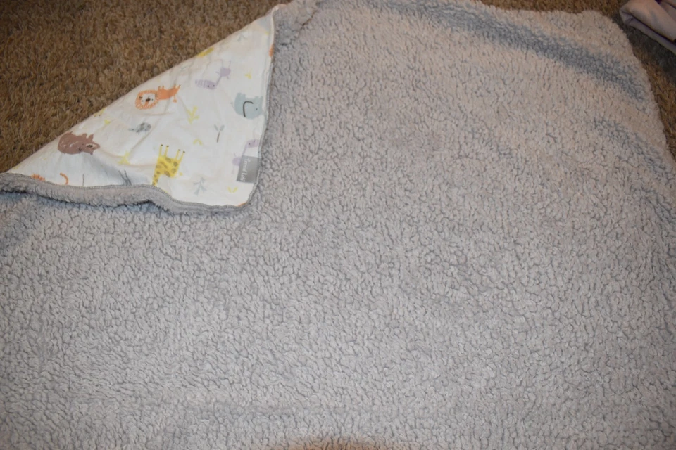 K6 TREND LAB Pastel Safari Zoo Animals Flannel Plush Sherpa Crib Baby Blanket - Image 3 of 3