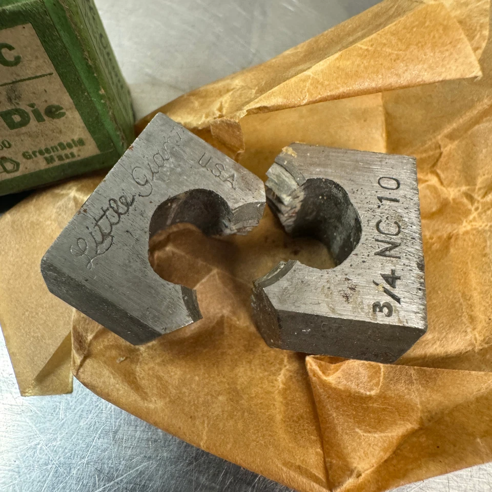 GTD Greenfield Tap and Die Little Giant 3/4" 10 NC Adjustable Pipe Dies w/ Box - Image 2 of 4