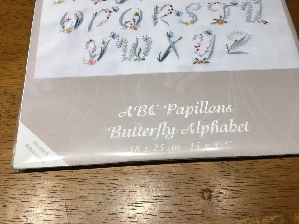 Kit de bordado DMC ABC Papillons alfabeto mariposa ¡NUEVO EN PAQUETE! Foto 2 de 3