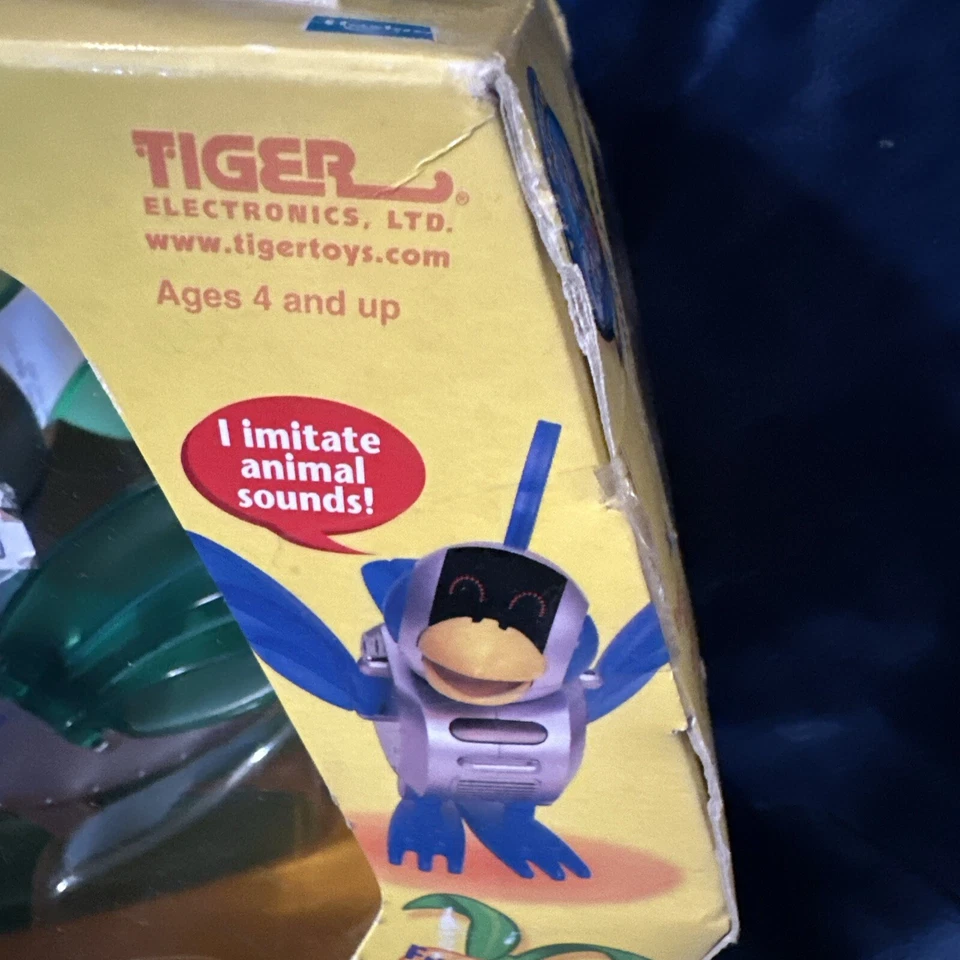 Chirpy-Chi 2001 Interactive Pet Bird Sega Hasbro Tiger Electronics Robot - Canta Foto 2 de 4