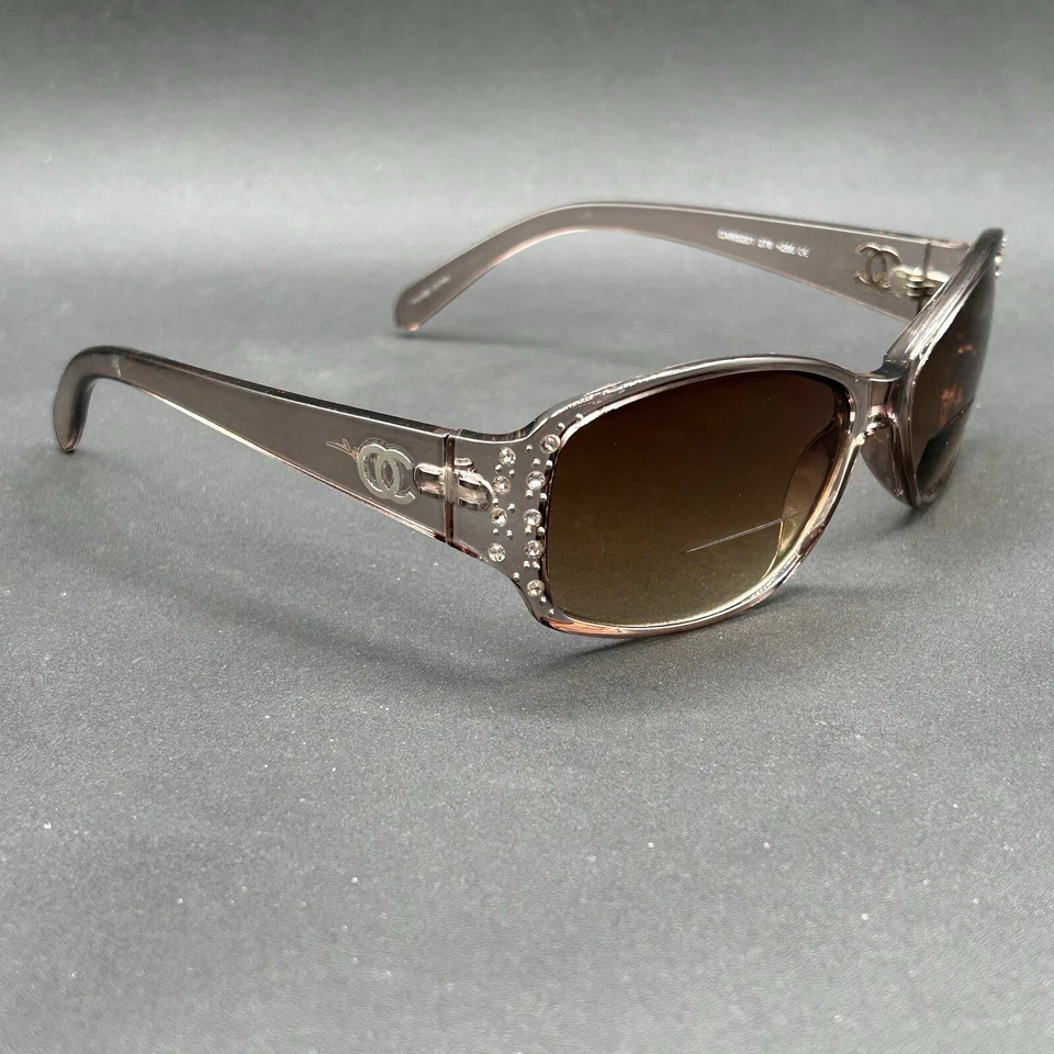 Oleg Cassini CARS201 278 +250 Leitores Bifocais Sol Cristal Marrom Claro Usado 2.50 - Imagem 3 de 4