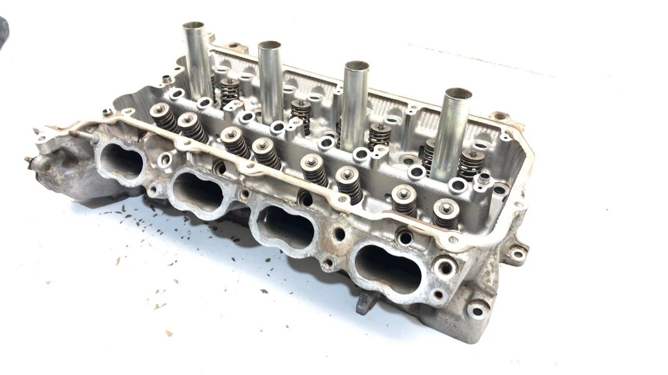 Conjunto de culata derecha Toyota Tundra 2007-2017 pasajero 5,7 L OEM Rh Foto 3 de 4