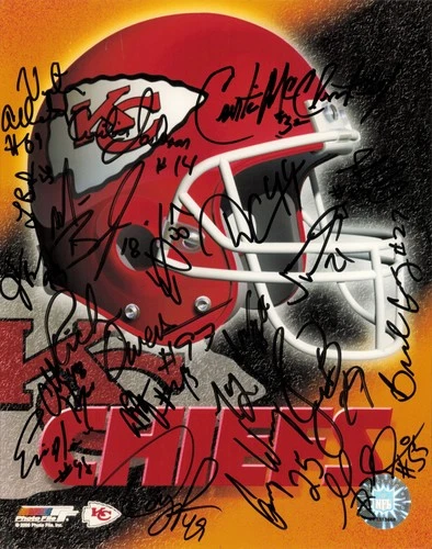 Kansas City Chiefs Team Autographed 8x10 Photo With 20 Signatures