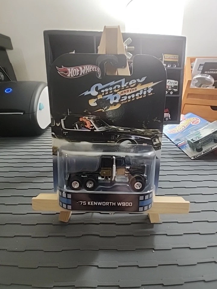 Hot Wheels Retro Entertainment Kenworth Diecast & Toy Vehicles for