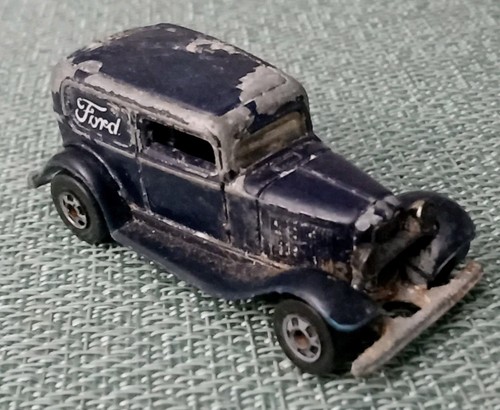 1988 Hot Wheels ’32 Ford Sedan Delivery 1/64 navy blue ready for restauration