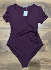 MANGOPOP V Neck Ruched Bodysuit Short Sleeve NWT, Burgundy, Size Medium