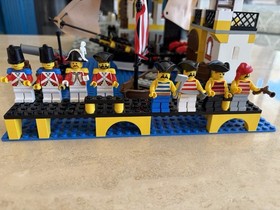 LEGO Pirates: Imperial Trading Post (6277) With Manual. Read Description. Great!