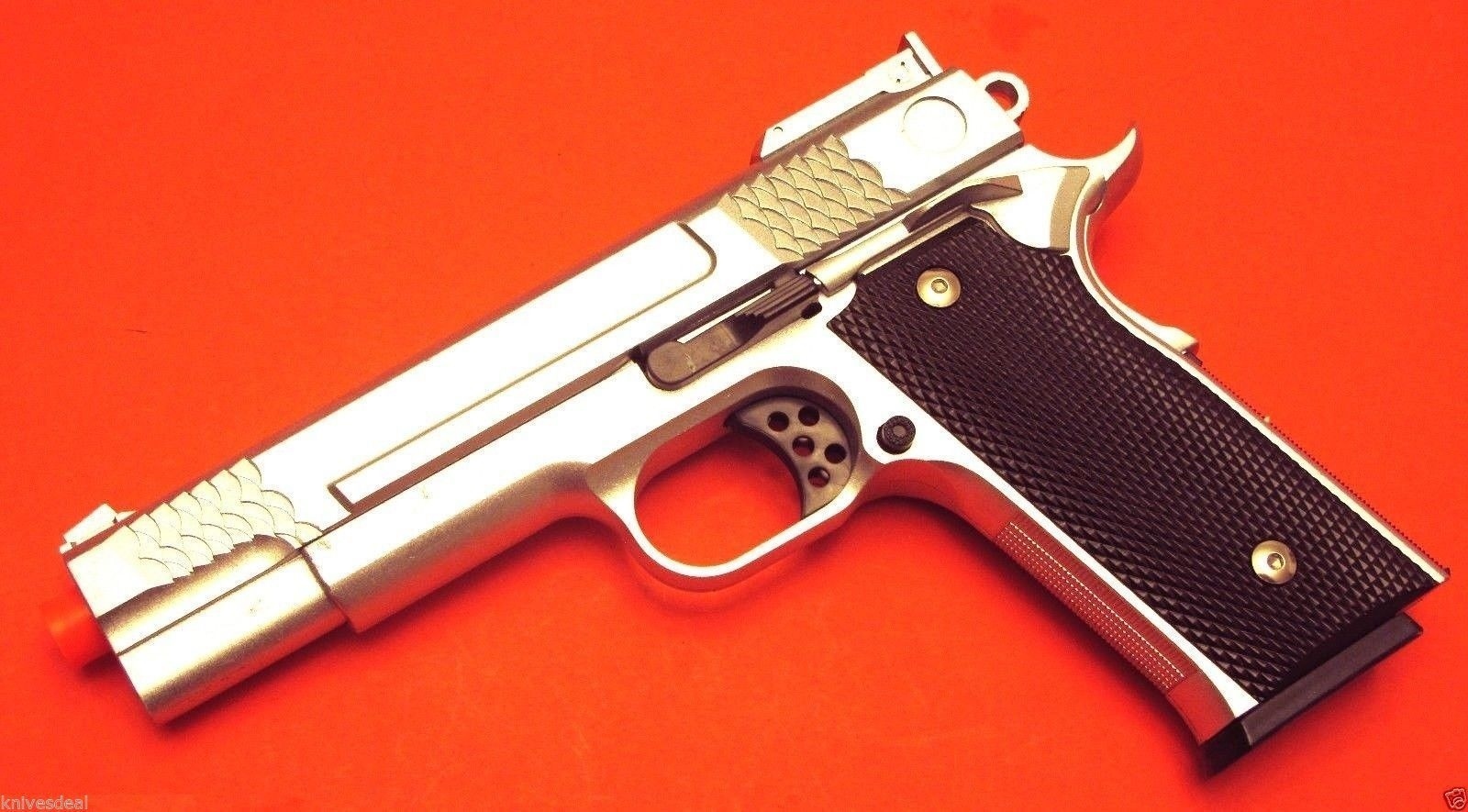 Metal Body and Metal Magazine Airsoft Spring Pistol Shoot at Metal Body and Metal Magazine Airsoft Spring Pistol Shoot at