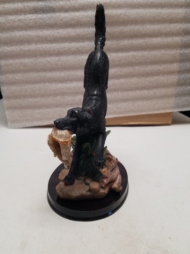 Black Lab Hunting Dog Figurine - Picture 3 of 9