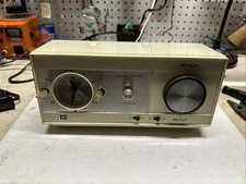 VINTAGE PHILCO FORD TABLE OR DRESSER CLOCK RADIO, WORKING ( Read Description). 
