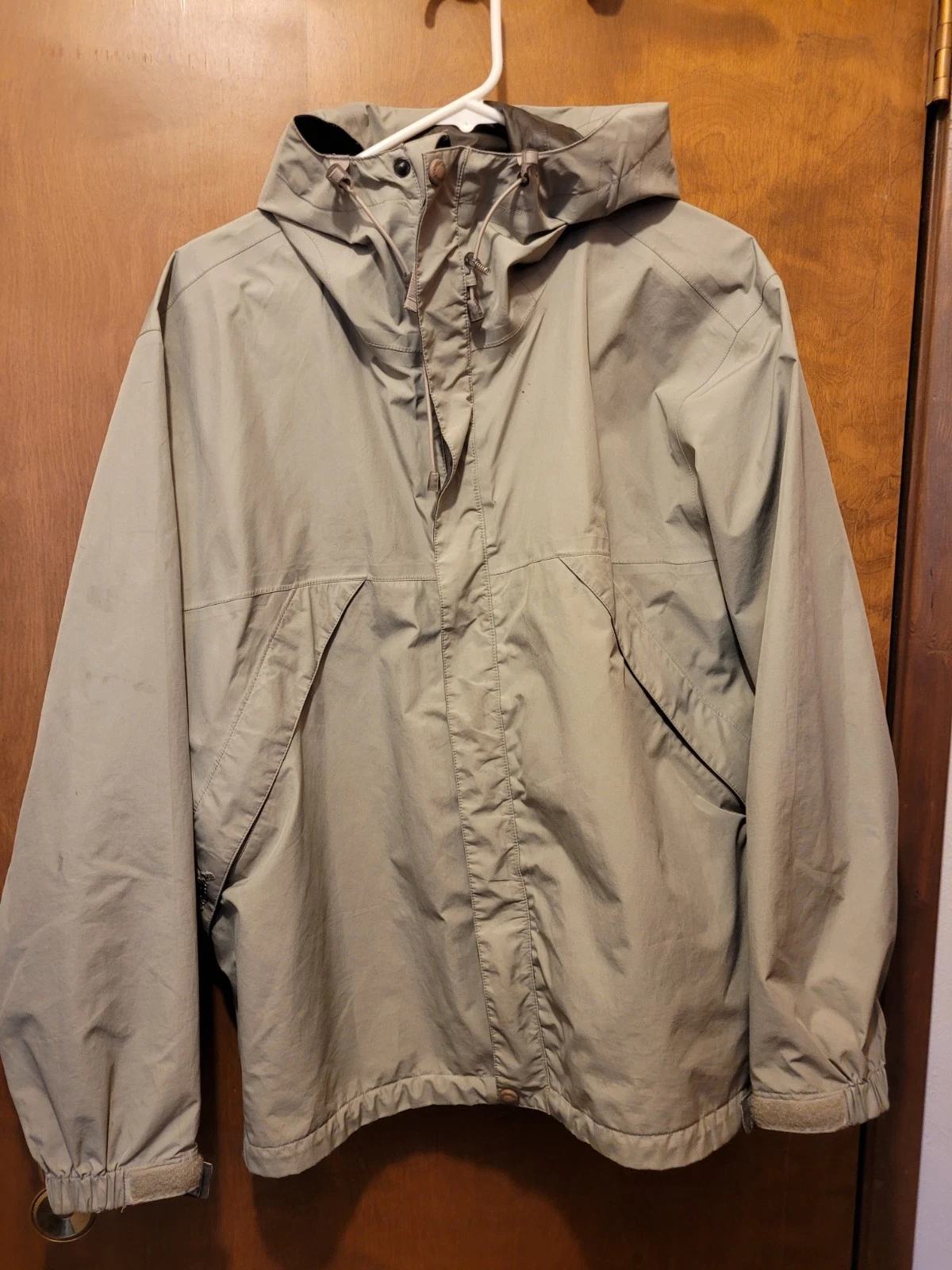 Cabela's Men's GORE-TEX Hooded Jacket Waterproof Outdoor Rain Shell - product detail image 1