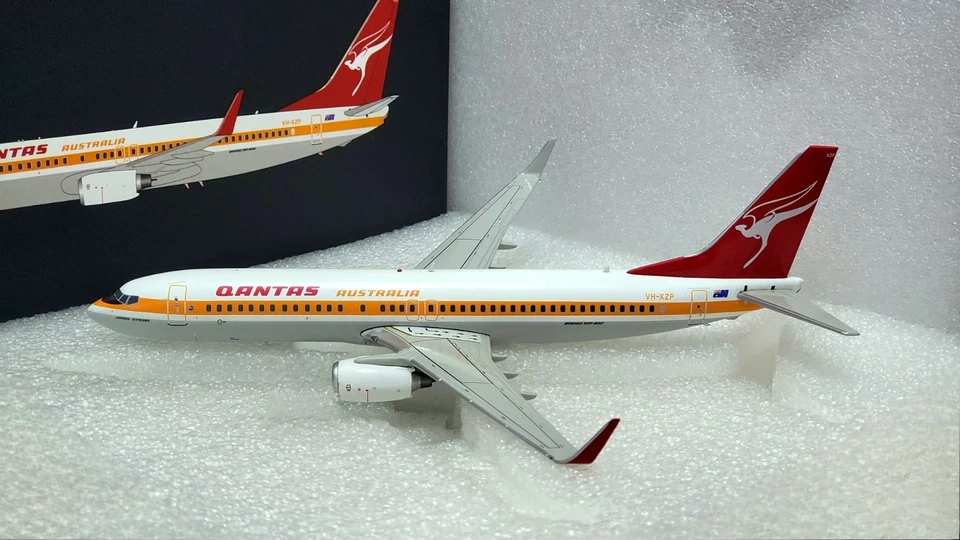 Gemini Jets 1:200 Qantas Boeing 737-800 Retro 1 VH-XZP G2QFA524