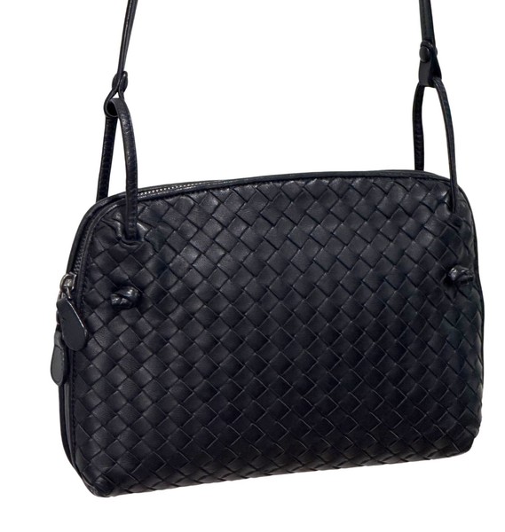  Bottega Veneta Intrecciato Leather Crossbody Bag – Black