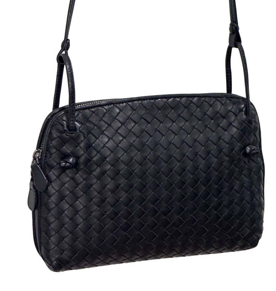  Bottega Veneta Intrecciato Leather Crossbody Bag – Black