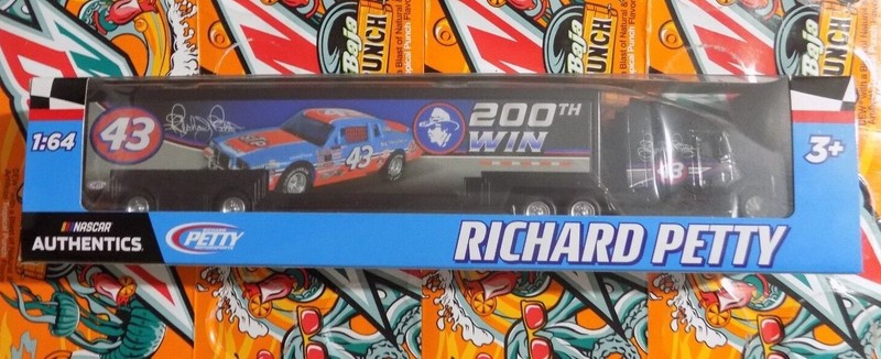 Richard Petty 1/64 200th WIN Daytona Firecracker 400 `84 Pontiac STP Transporter